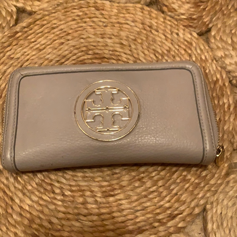 ✨grey Tory Burch wallet